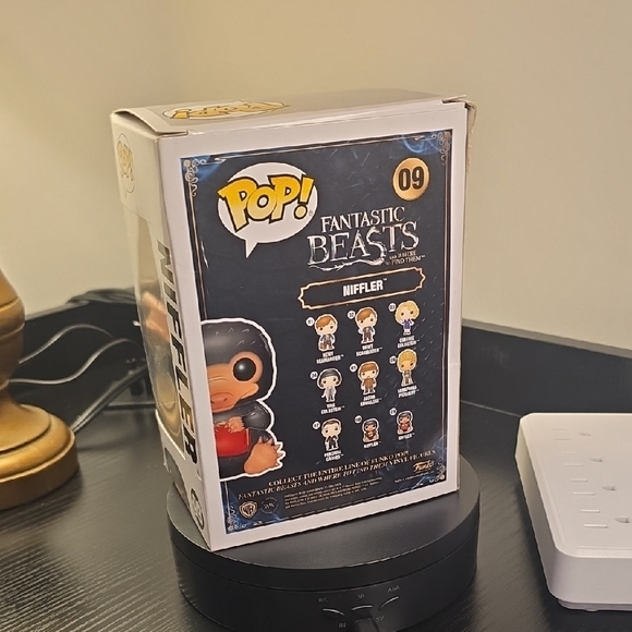 Fantastic Beasts Niffler Collectible Figure - Picture 5 of 5